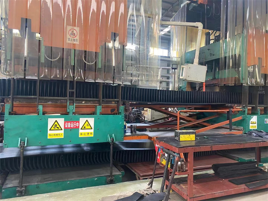 大倾角挡边输送带